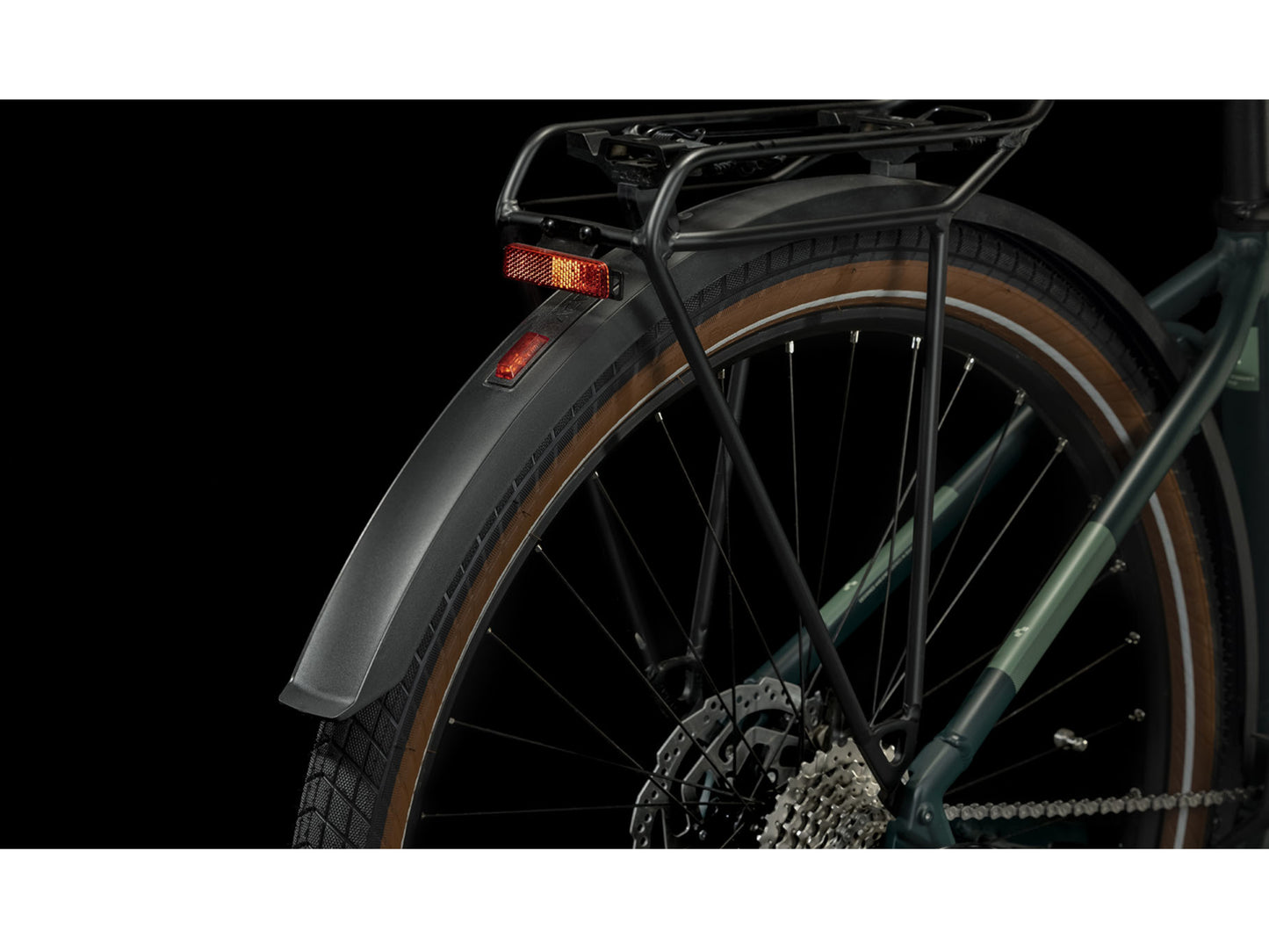 Cube Touring Hybrid ONE 500 Easy Entry eMTB hardtail closeup rear Schwalbe tire acid mudgard rear light carrier