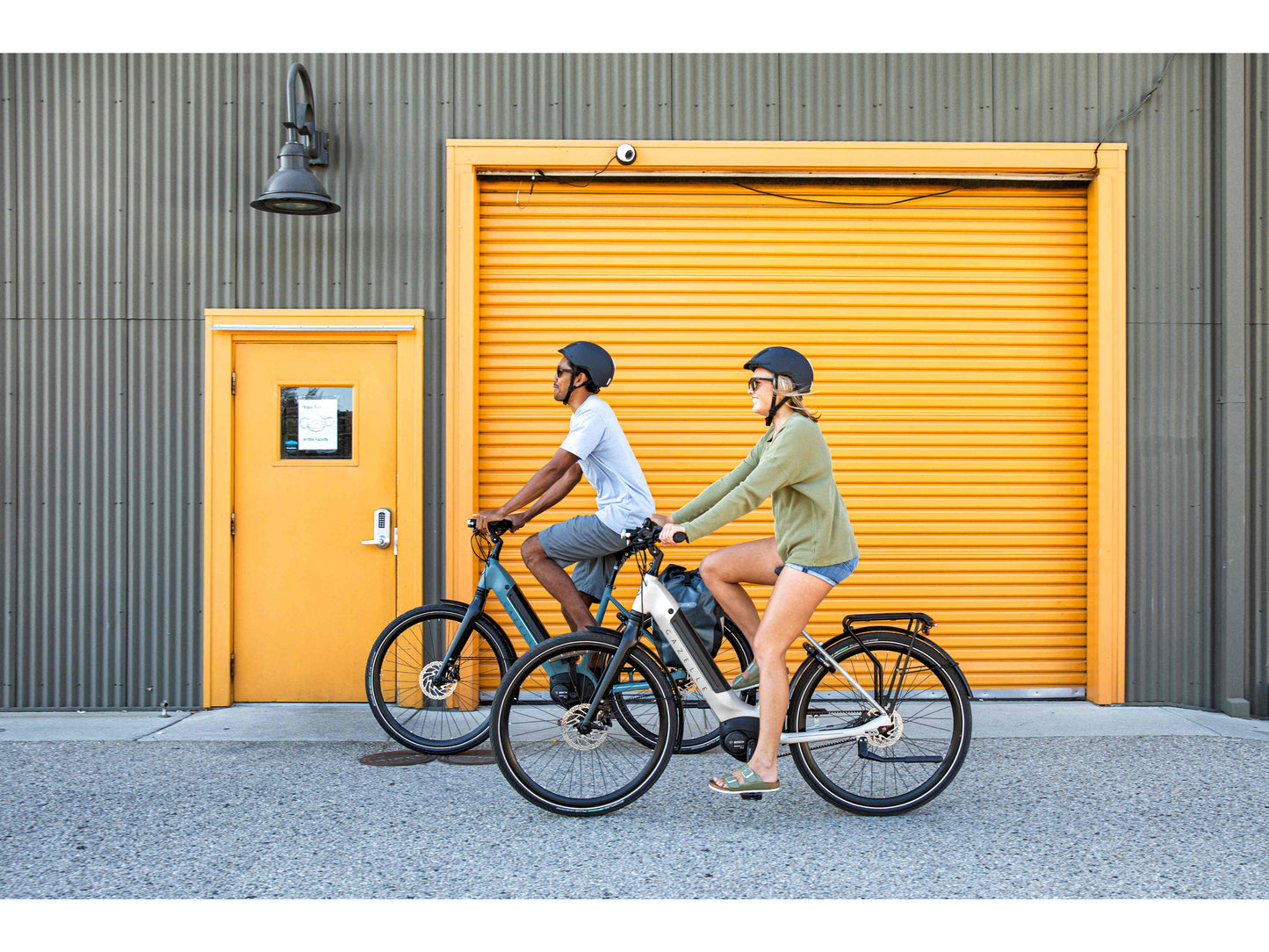Gazelle Ultimate C8 Low Step action photo of couple standing with ebikes