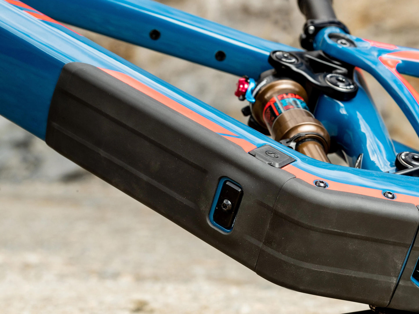 Pivot Shuttle SL Team XTR eMTB full suspension close up FAZUA SL Ride 60 motor