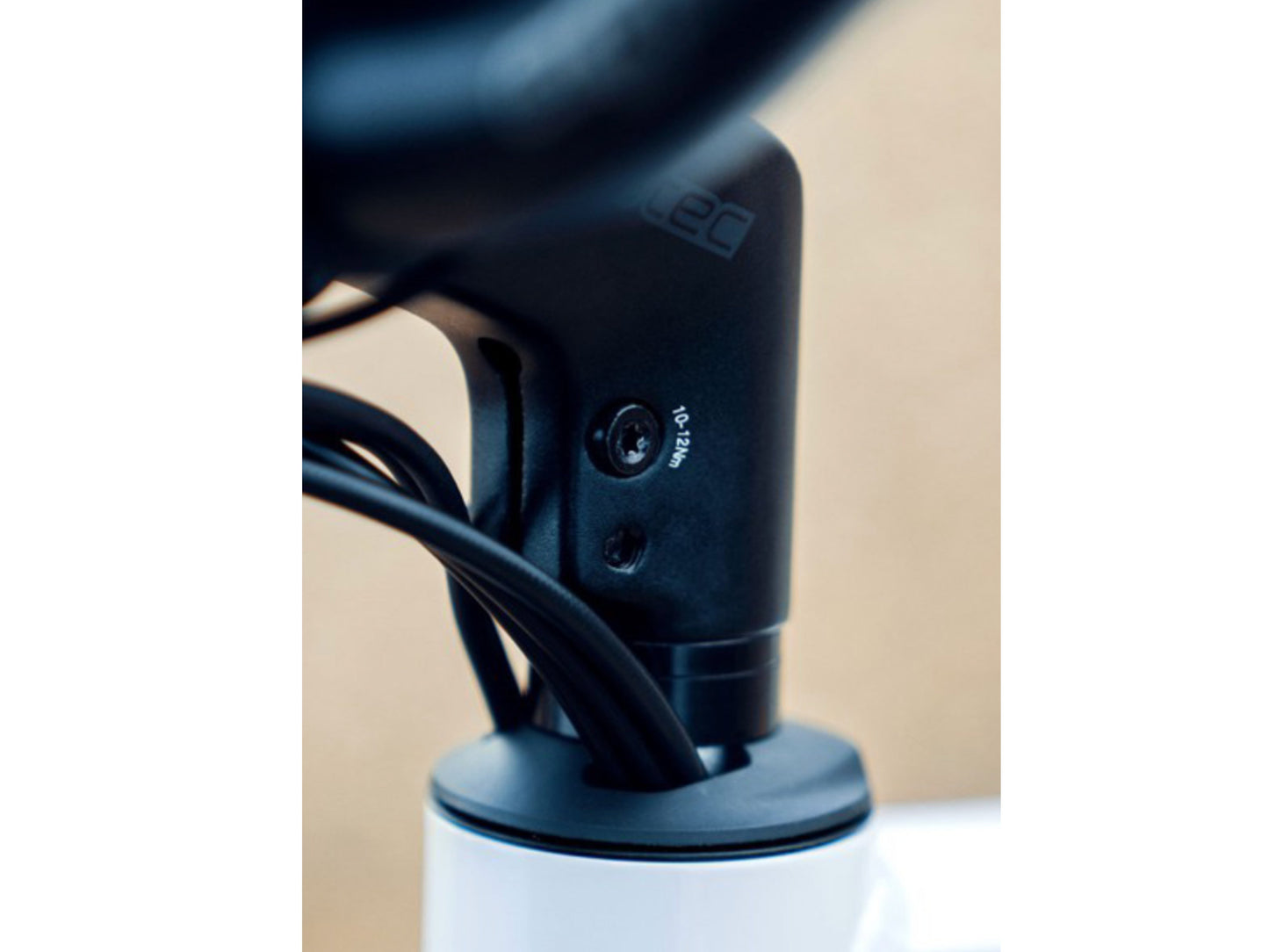 Riese and Muller Charger3 Mixte GT Touring emtb hardtail close up headset internal cable routing