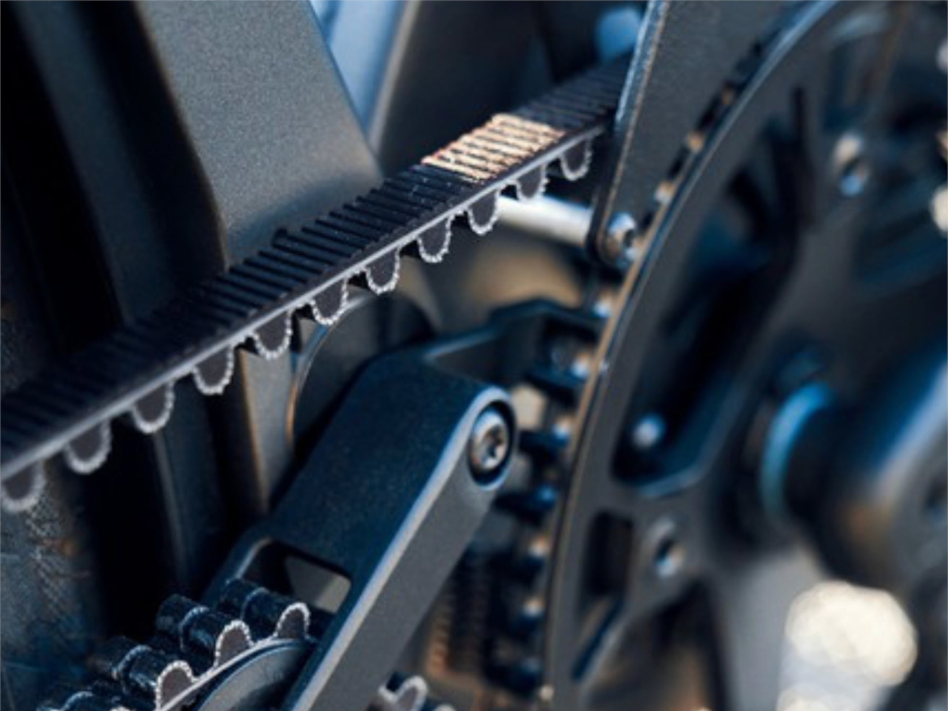 Riese and Muller Delite Touring eMTB full suspension close up KMC X11 chain