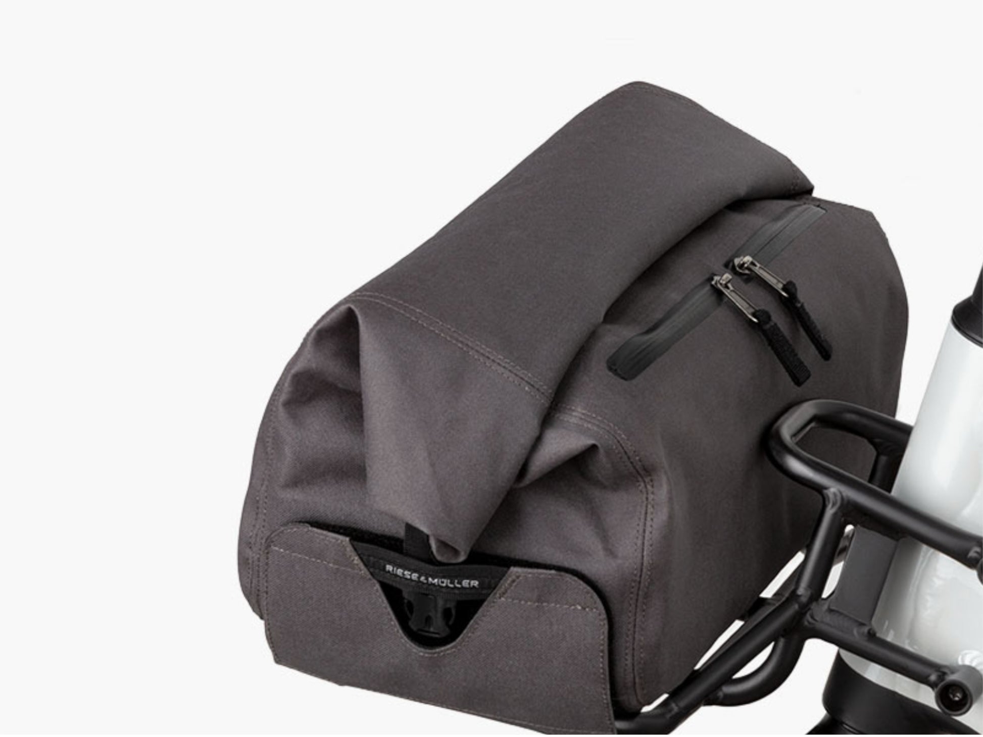 Riese and Muller Multicharger Mixte GT Touring 750 emtb hardtail close up front carrier bag option