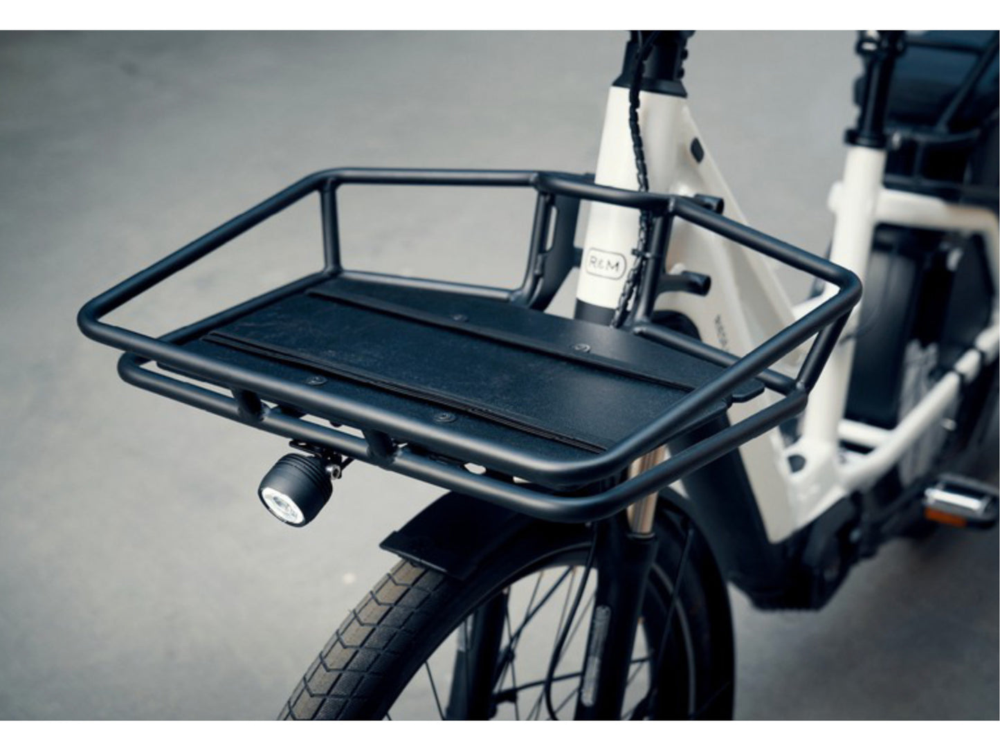 Riese and Muller Multicharger Mixte GT Touring HS emtb hardtail close up front cargo carrier option