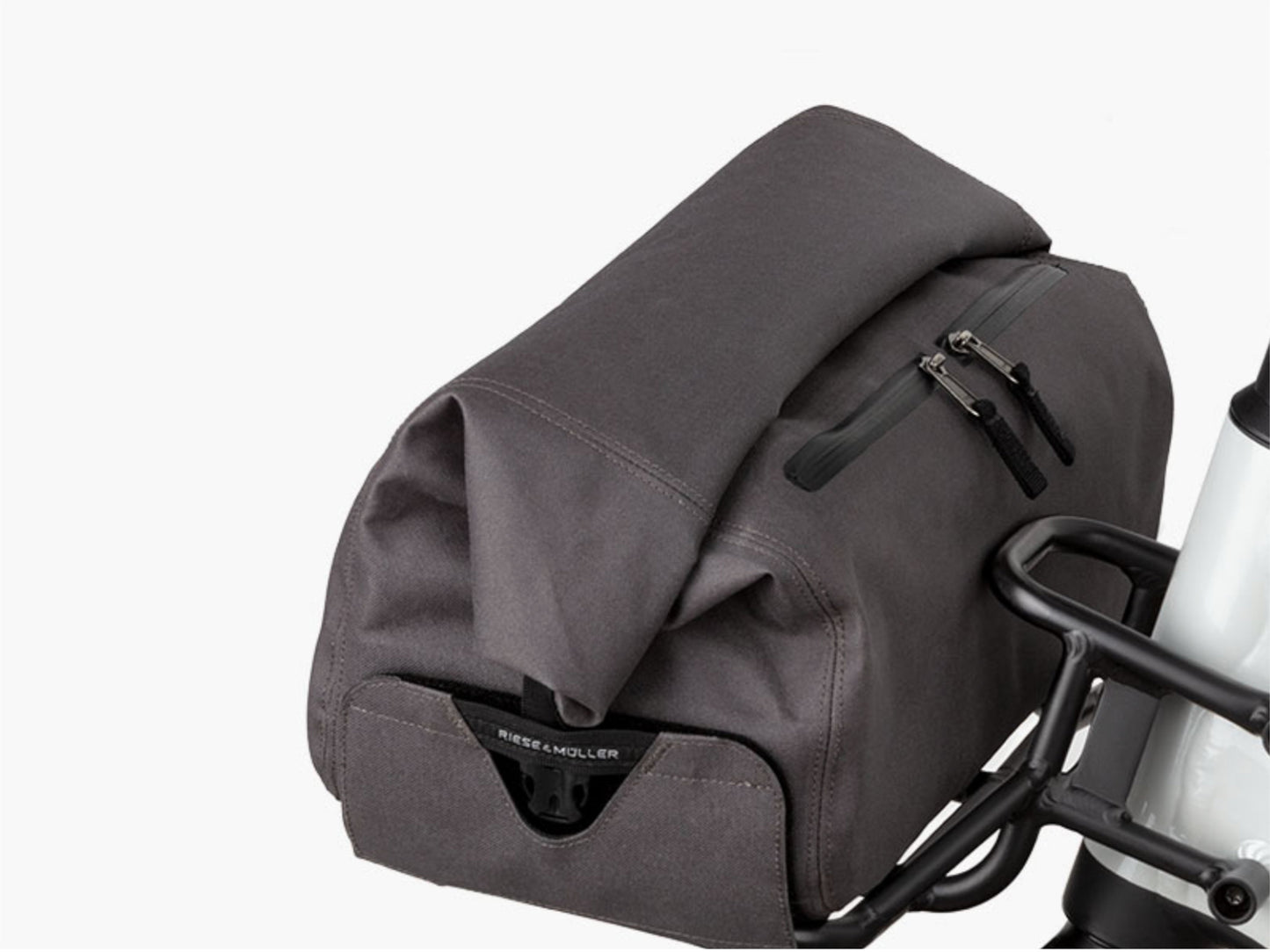 Riese and Muller Multicharger Mixte GT Touring HS emtb hardtail close up front carrier bag option