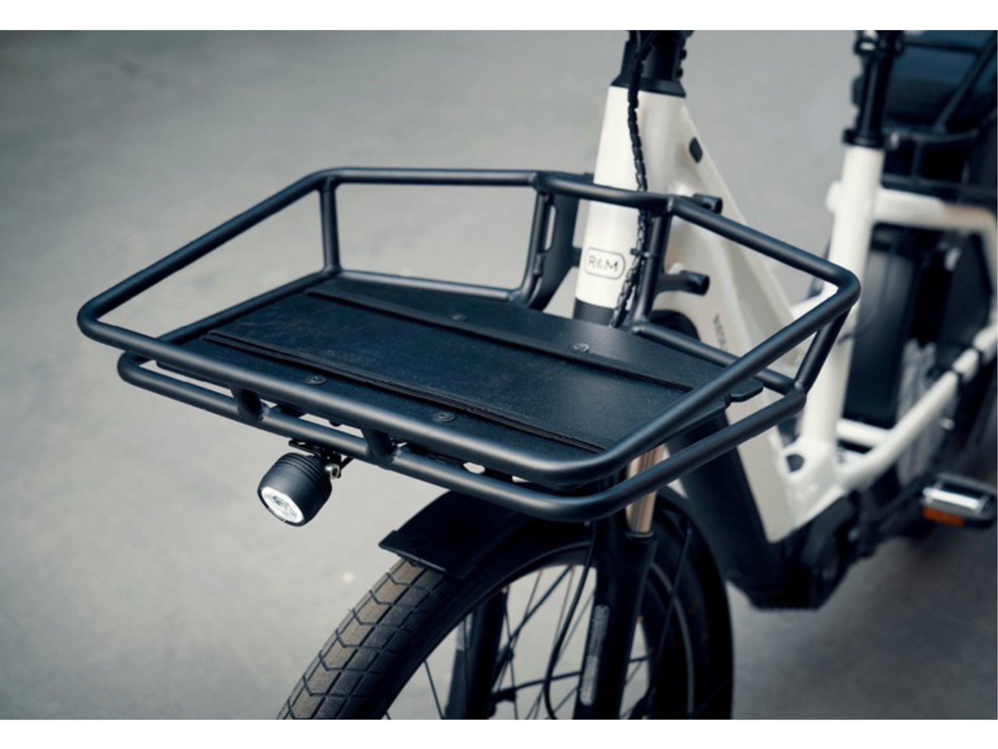 Riese and Muller Multicharger Mixte GT Vario HS emtb hardtail close up front cargo carrier option