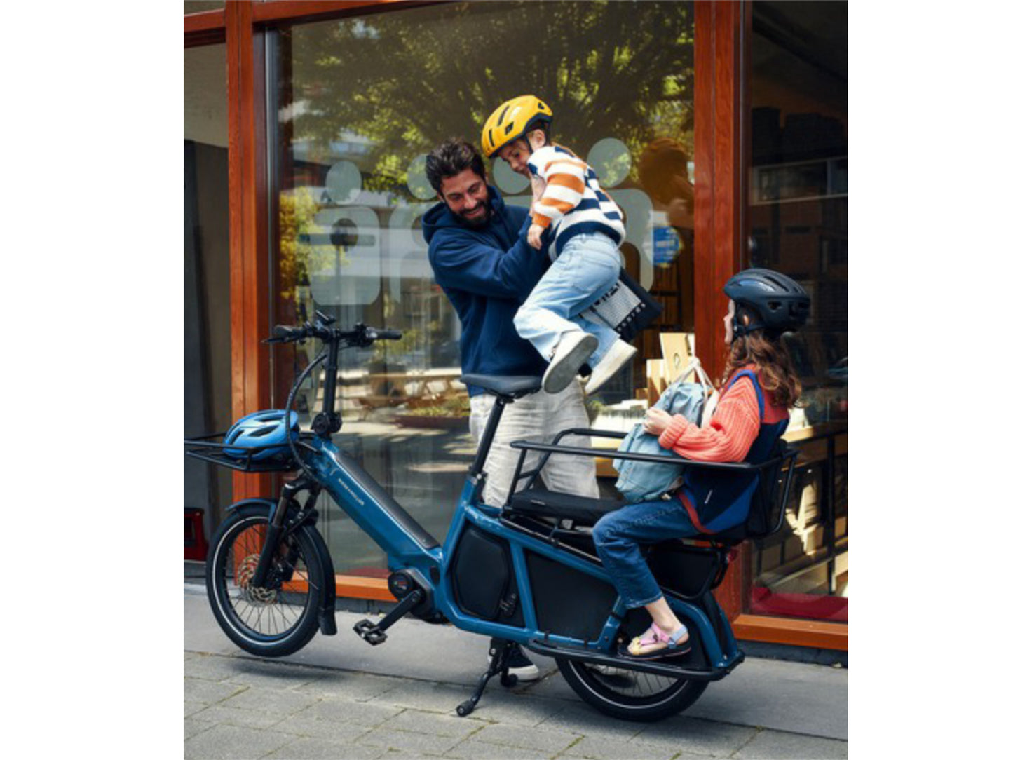 Riese & Muller Multitinker Vario eMtb hardtail man loading children on to bike in front of store
