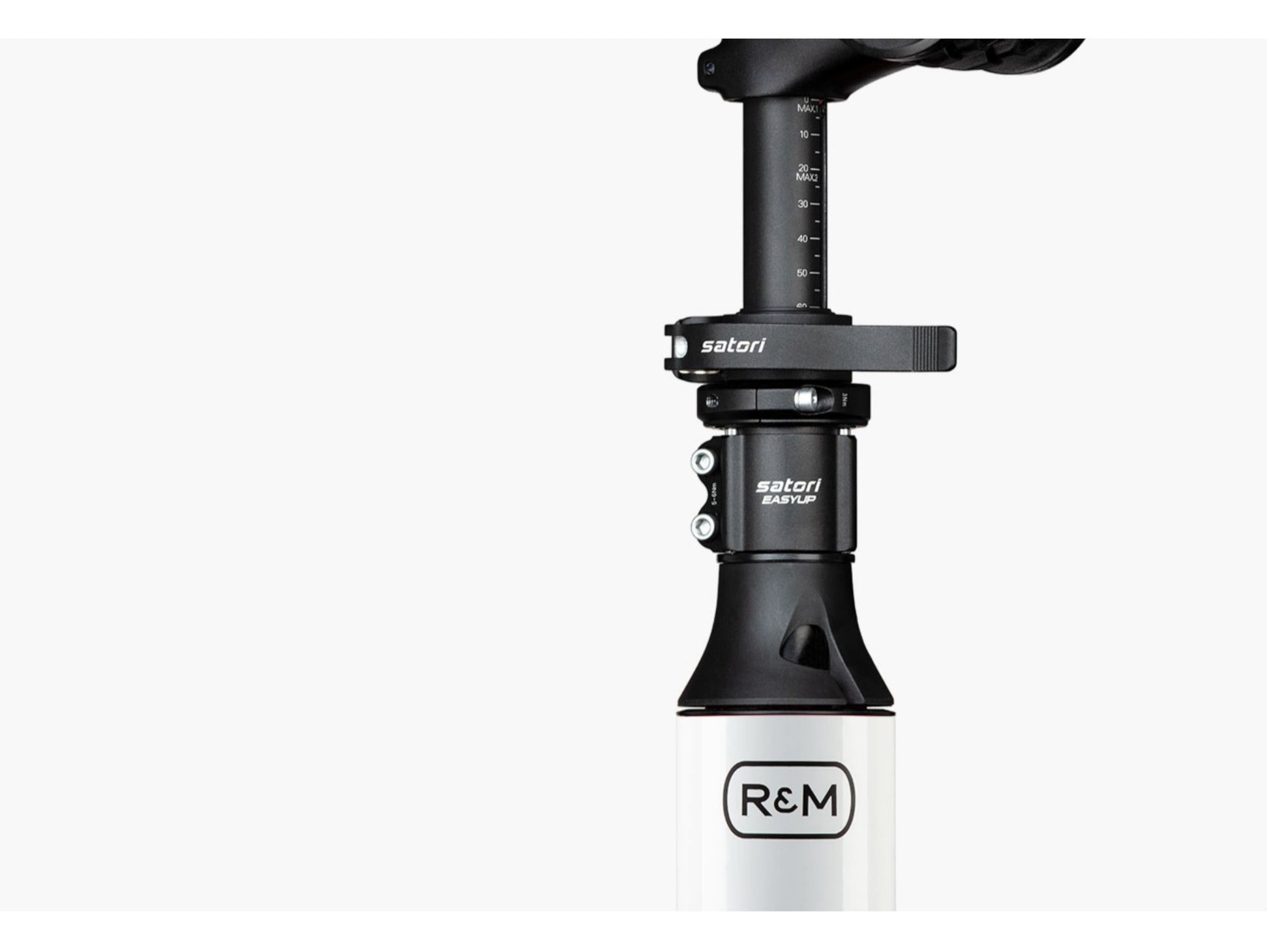 Riese & Muller Packster 70 Automatic cargo eMTB hardtail close up adjustable stem seatpost