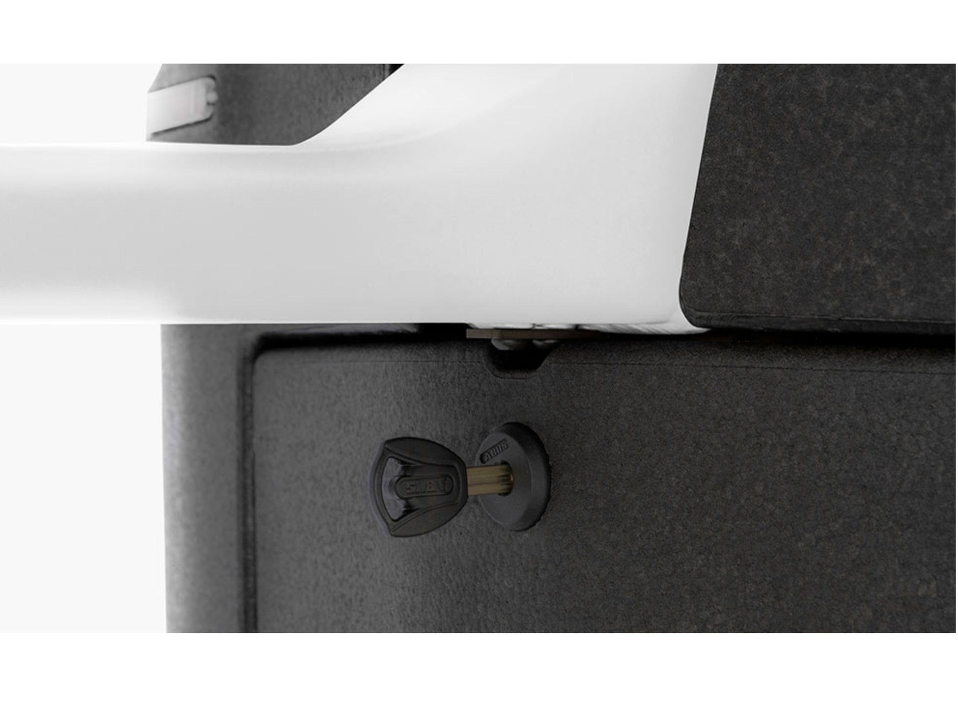 Riese & Muller Packster 70 Vario cargo eMTB hardtail close up glovebox lock