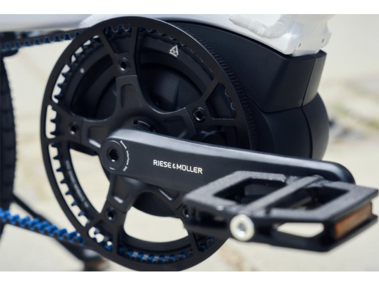 Riese & Muller Tinker2 Vario eMtb hardtail close up crankset pedals